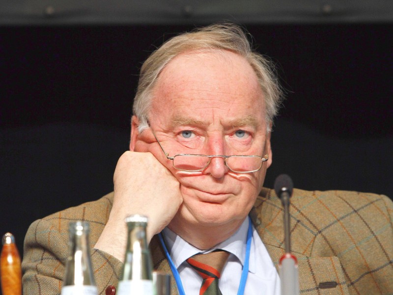 Am 14. April 2013 wurde Alexander Gauland auf dem Gründungsparteitag der Euro-kritischen AfD gemeinsam mit Patricia Casale und Roland Klaus zum stellvertretenden Sprecher gewählt.