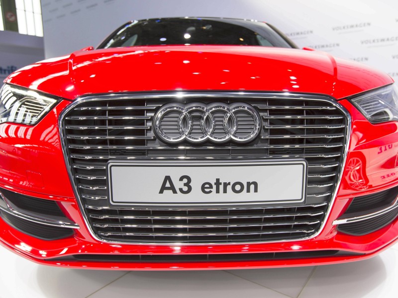 „e-tron“ bedeutet bei Autos von Audi, dass sie mit Elektro- und Plug-in-Hybriden unterwegs sind. Eigentlich sehr fortschrittlich und löblich. Für Belustigung sorgte der Name allerdings in Frankreich. Dort versteht man unter einem „Étron“ schlichtweg „Scheißhaufen“.