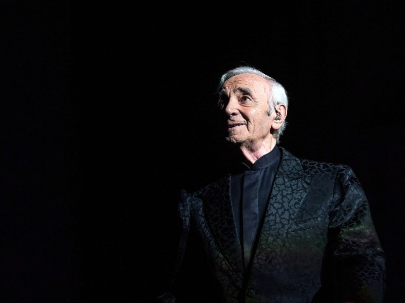 In Armenien wird Aznavour mittlerweile als Nationalheld gefeiert. Im April 2016 nahm er gemeinsam mit George Clooney in Jerewan, der Hauptstadt Armeniens, an der Gedenkfeier zum 101. Jahrestag des Beginns des Völkermords an den Armeniern im Osmanischen Reich teil.