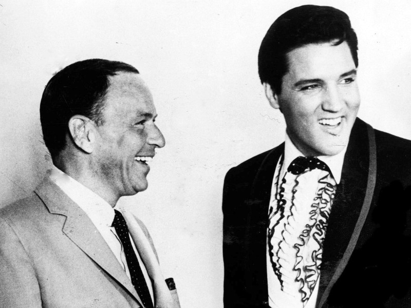Ein seltenes Aufeinandertreffen: Im Juni 1965 scherzte Frank Sinatra mit dem King of Rock ‘n Roll Elvis Presley.