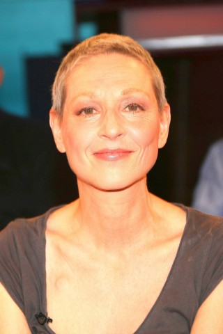 Am 7. April erlag die Schauspielerin Hendrikje Fitz im Alter von 54 Jahren ihrem schweren Krebsleiden. Die Fernseh- und Theaterdarstellerin spielte seit 1998 die Physiotherapeutin Pia Heilmann in der beliebten ARD-Serie „In aller Freundschaft“.