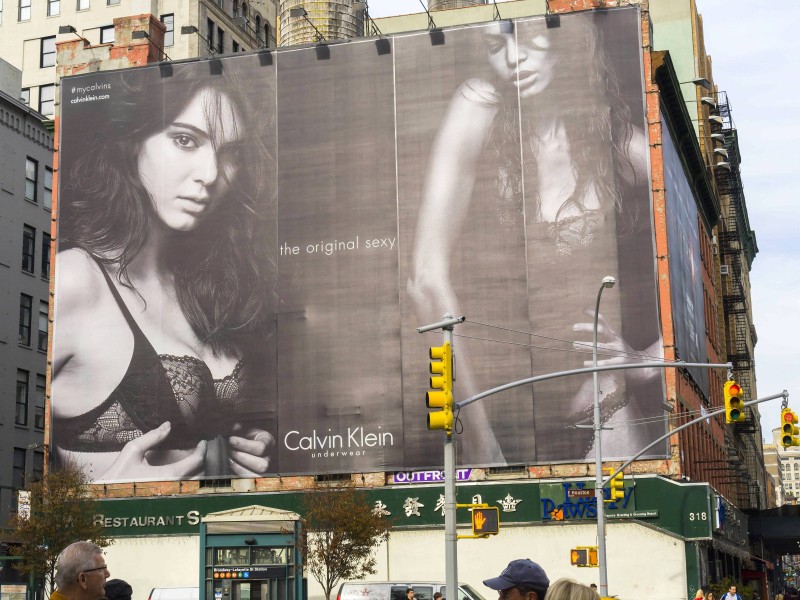 Im New Yorker Stadtteil Soho war sie bereits in Calvin-Klein-Unterwäsche zu bestaunen.