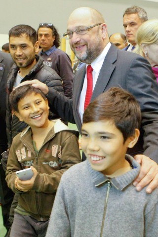 In der Flüchtlingspolitik engagierte sich Schulz besonders. Das Foto zeigt ihn im November 2015 in Athen beim Besuch einer Flüchtlingsunterkunft.