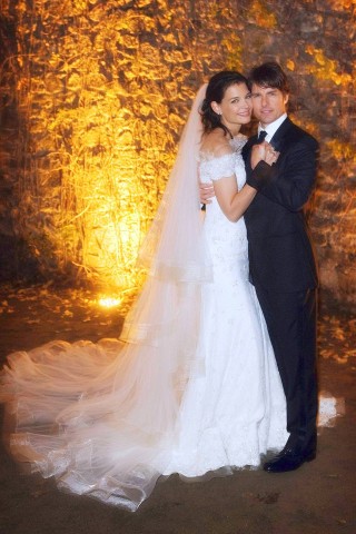 Die Ehe zwischen Tom Cruise und Katie Holmes hielt nur ein paar Jahre. Die Hochzeit fand im November 2006 im italienischen Bracciano nach Scientology-Ritus statt. Im Juni 2012 gab das Paar die Trennung bekannt. 