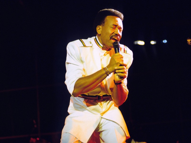 Maurice White, eines der Gründungsmitglieder der Band „Earth, Wind & Fire“, ist am 4. Februar gestorben. Der siebenfachen Grammy-Preisträger wurde 74 Jahre alt. Der Schlagzeuger, Sänger und Songwriter litt an der Parkinson-Krankheit.