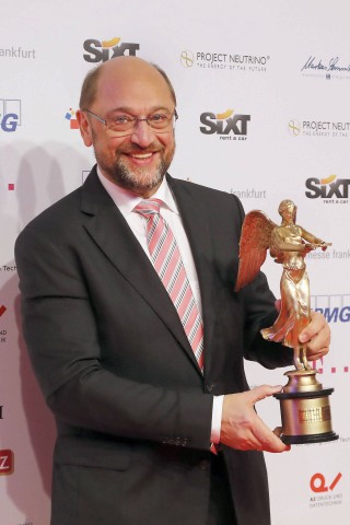 2016 erhielt Martin Schulz bei der Publishers Night in Berlin die „Goldene Victoria“. 
