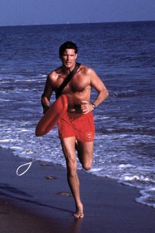 Mit roter Badehose und Rettungsboje räumte als Mitch Buchannon am Strand von Malibu mit „Baywatch“ weltweit ab. 