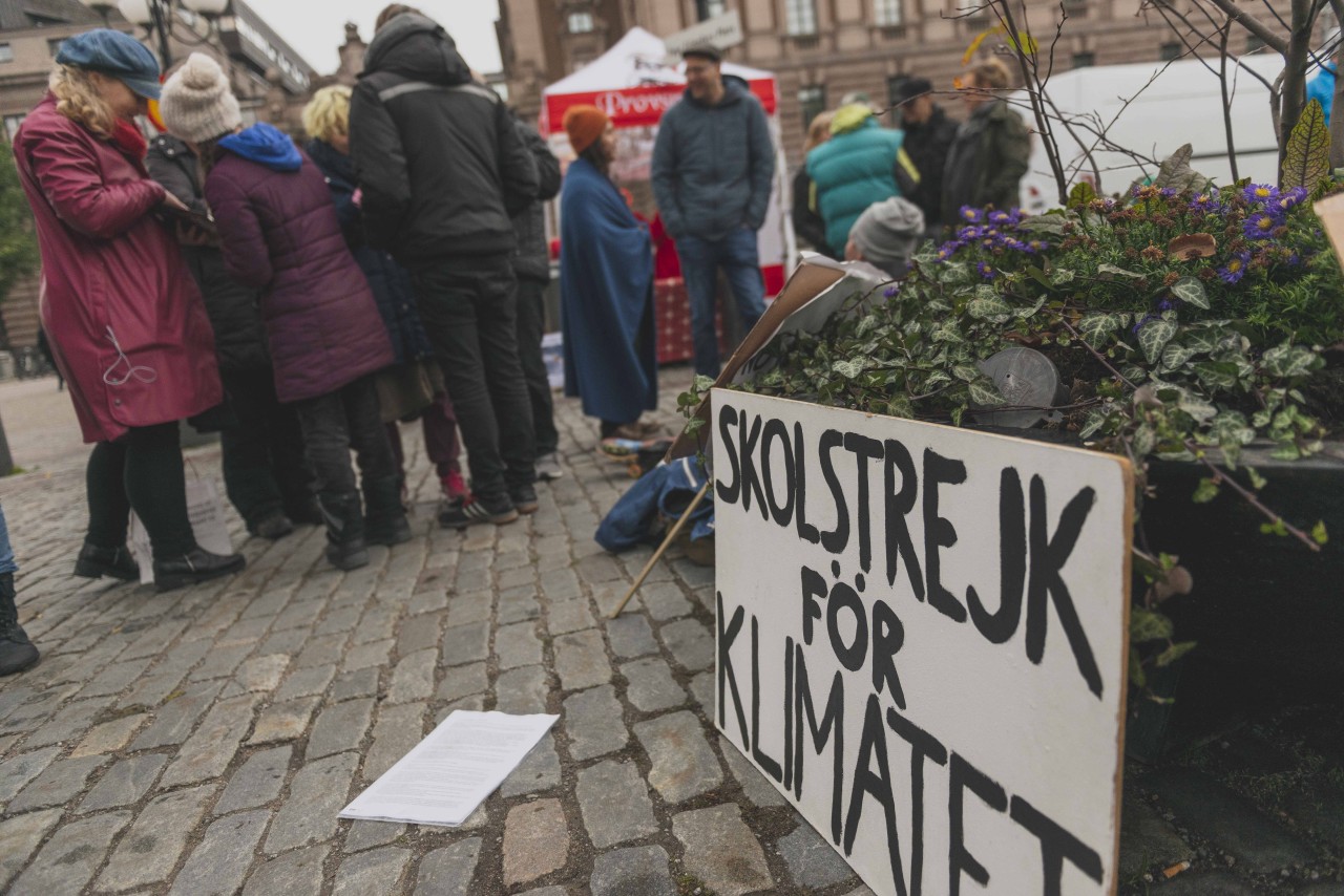 Das berühmte „Skolstrejk för klimatet“-Protestschild von Greta Thunberg.