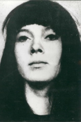 Auch Irmgard Möller hatte sich am 18. Oktober 1977 umbringen wollen. Sie fügte sich vier Herzstiche mit dem anstaltseigenen Besteckmesser zu. Sie waren aber nicht tödlich. Damit war Möller die einzige Überlebende der sogenannten Todesnacht von Stammheim.