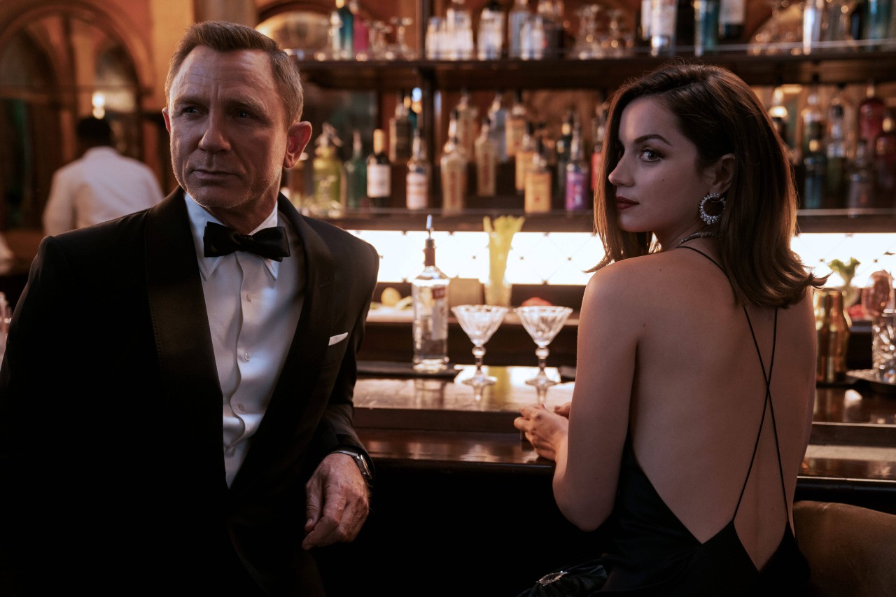 Daniel Craig und Ana de Armas in „No Time to Die“.