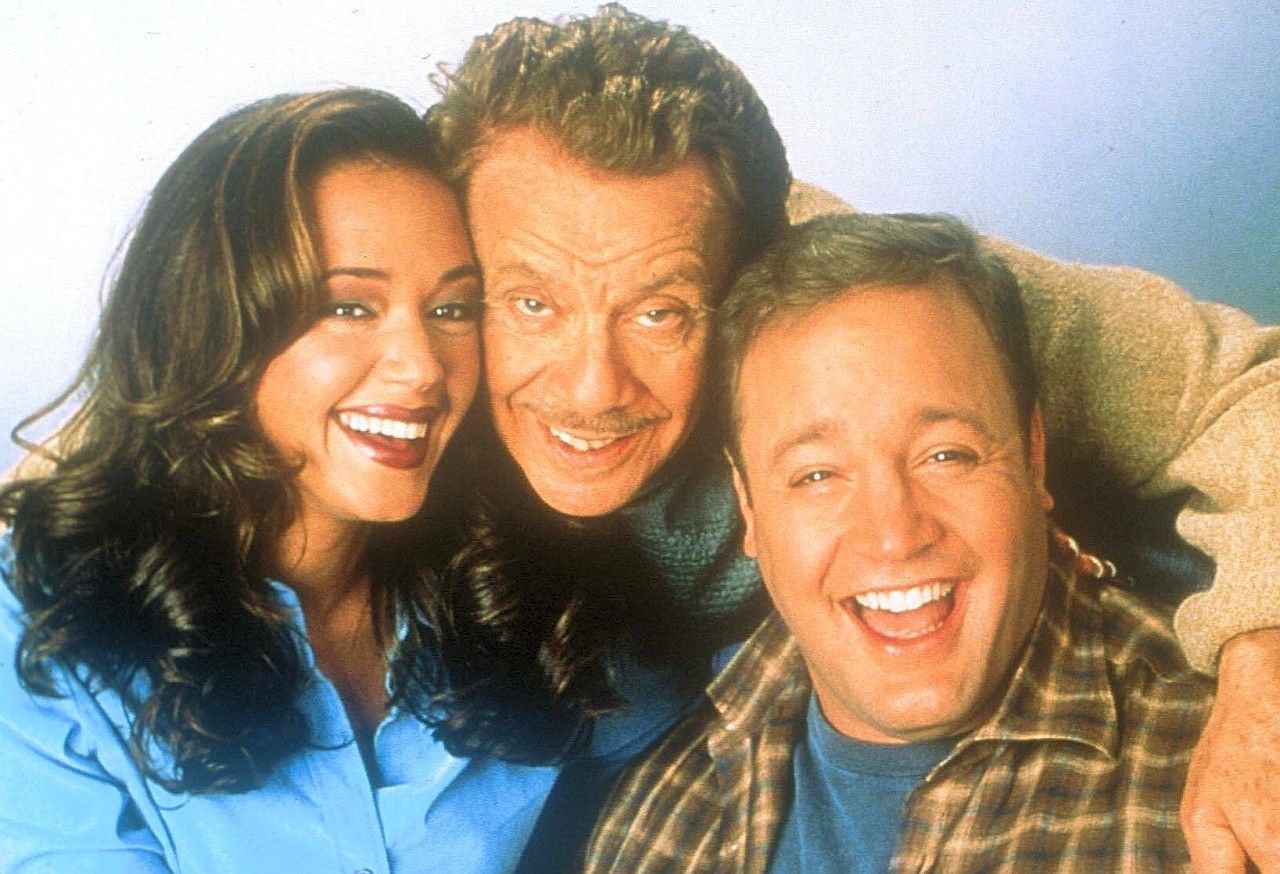 Leah Remini mit ihren „King of Queens“-Kollegen Jerry Stiller und Kevin James. 