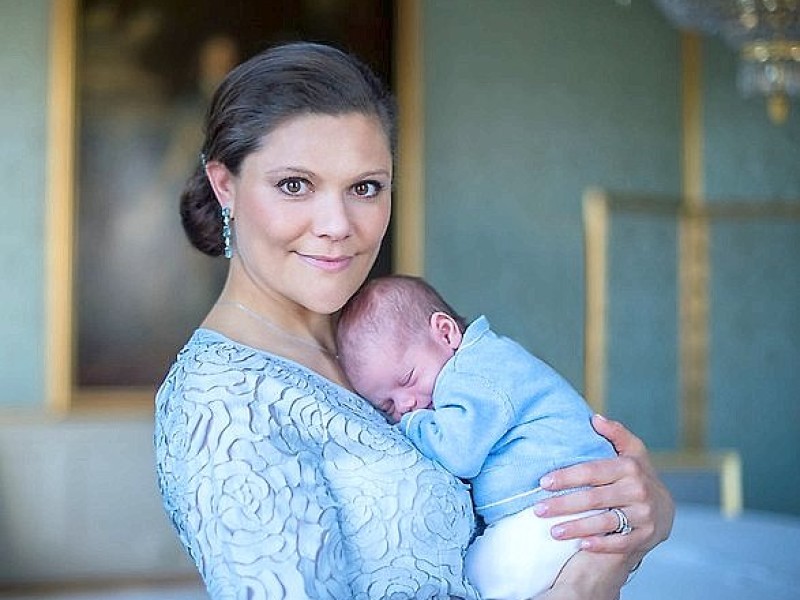 Am 2. März 2016 erblickte außerdem Victorias Sohn Oscar Carl Olof das Licht der Welt. Er trägt den Titel Herzog von Skåne.