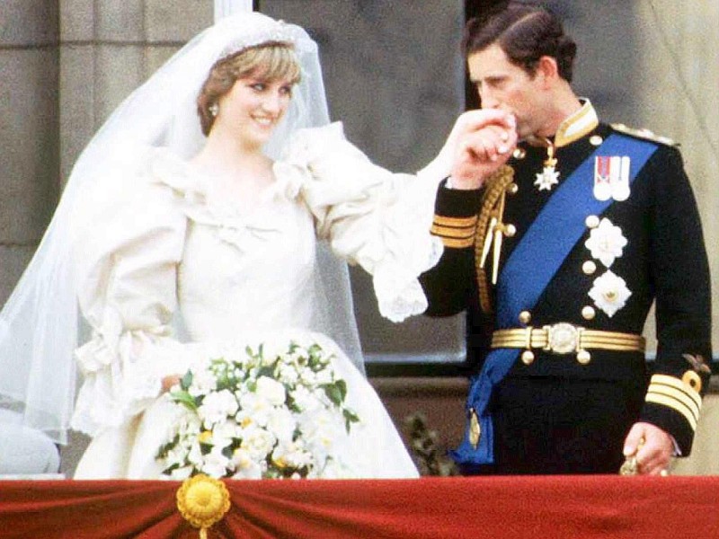 ...sind die Bilder der Hochzeit von Charles und Diana am 29. Juli 1981. Das frisch gebackene Paar...
