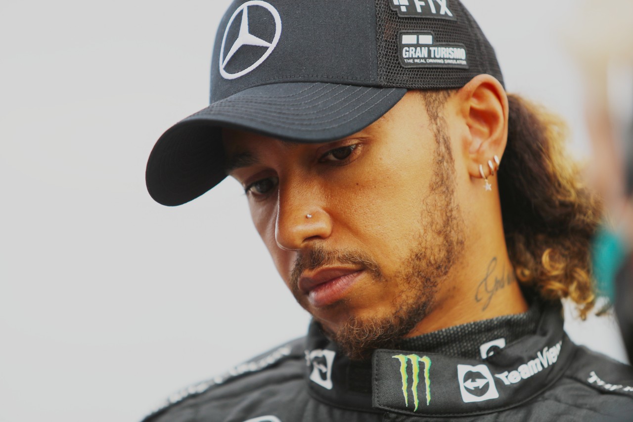 Formel-1-Superstar Lewis Hamilton sieht sich immer wieder Hass im Internet ausgesetzt.