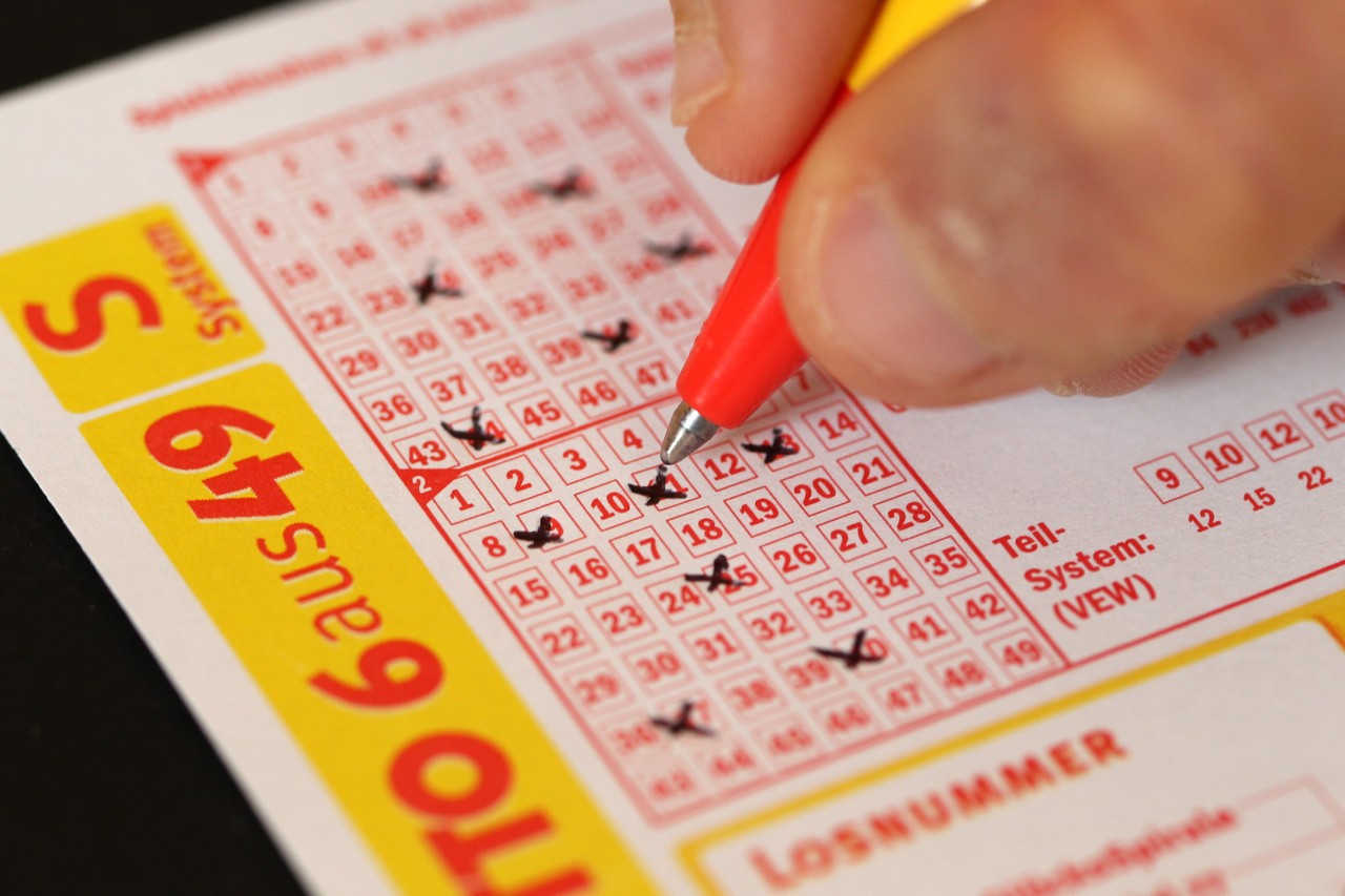 Lotto: Ein Mann räumte gleich mehrere Millionen ab – doch seine Reaktion überrascht. (Symbolbild)