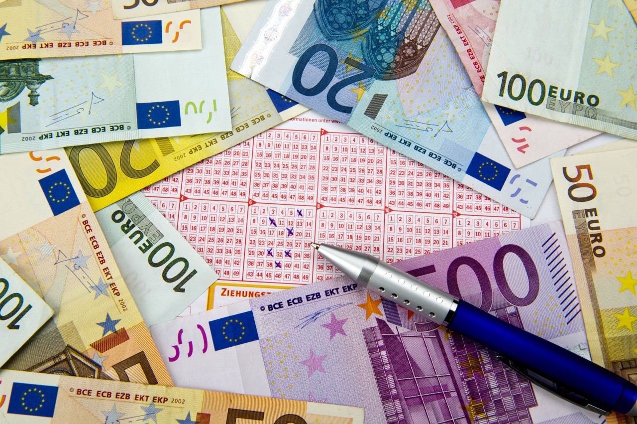 Ein Mann stahl drei Millionen Euro von der Lotterie. Nun sitzt er mindestens neun Jahre ein. (Symbolbild)