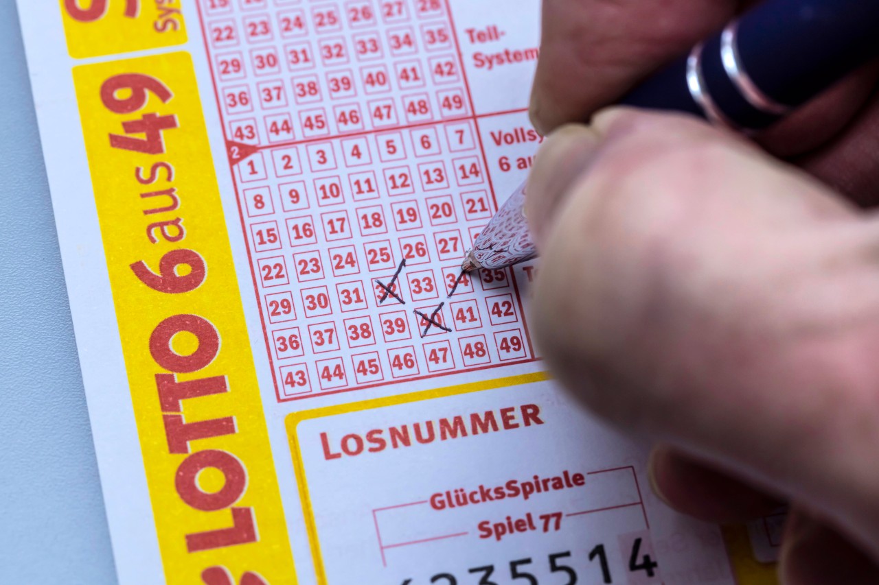 Lotto: Ein Spieler räumte einen Rekord-Gewinn ab, doch dabei gibt es einen entscheidenden Haken. (Symbolbild)