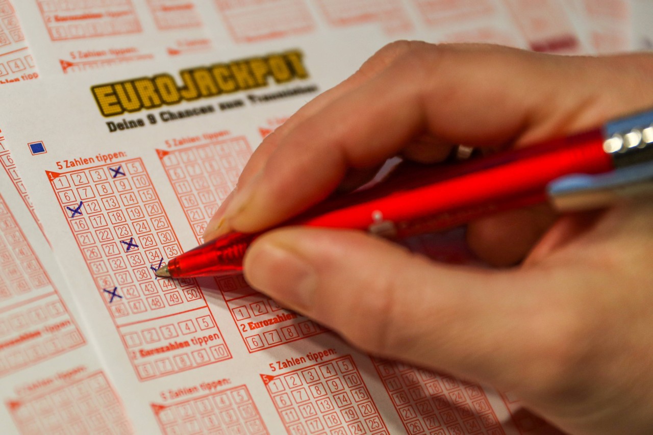 Lotto: Die Gewinnerin von 48 Millionen Euro ist nach einem Monat endlich aufgetaucht. (Symbolbild)