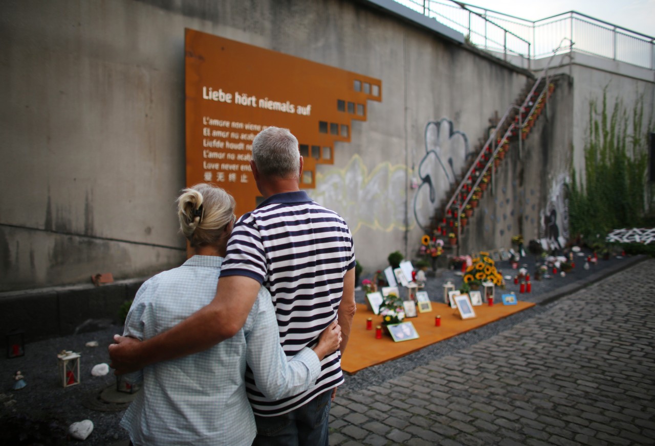 Das Denkmal an der Unglücksstelle in Duisburg.