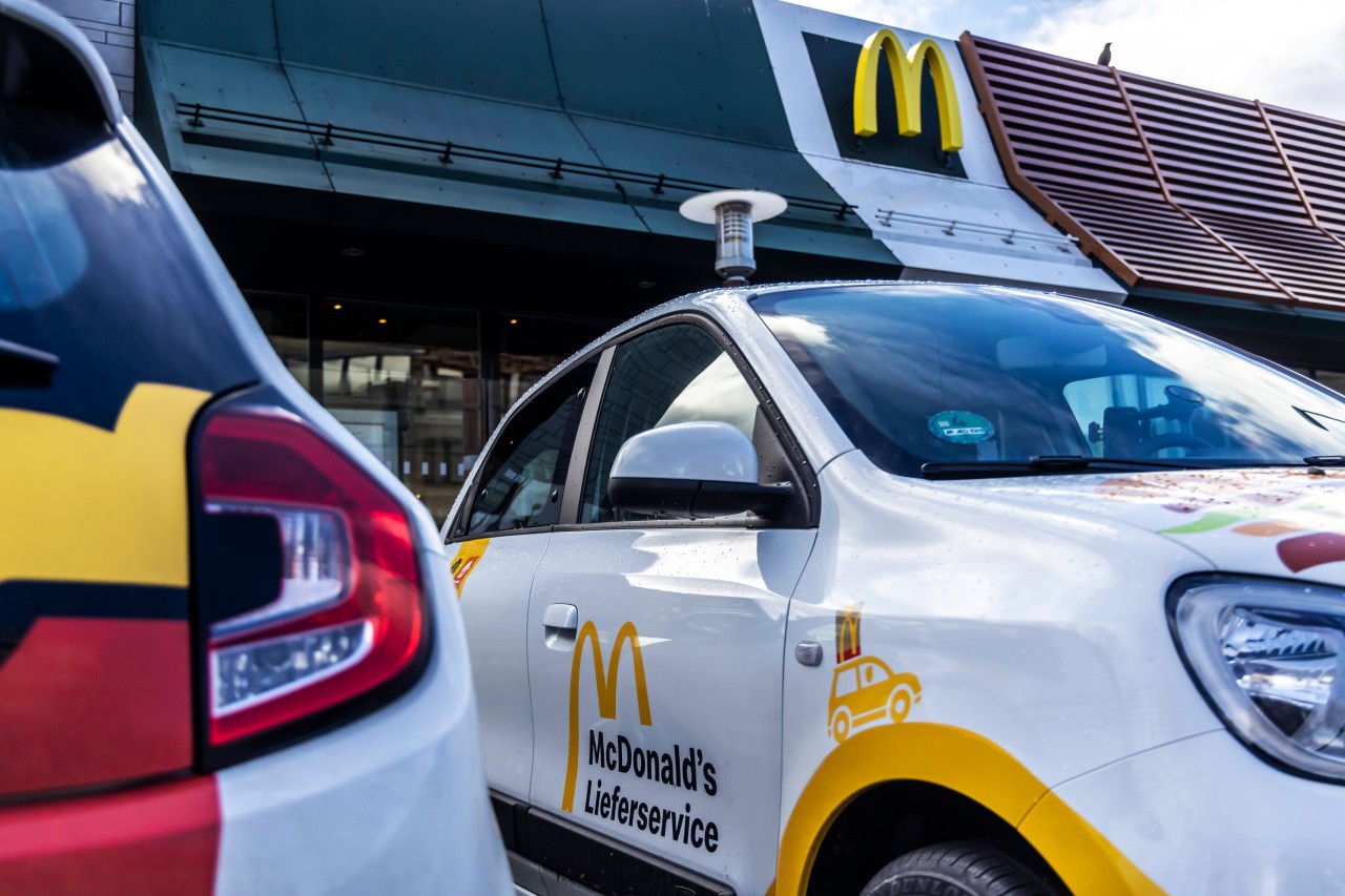 Die höheren Preise beim Lieferdienst sind richtig, meint McDonald's. Doch damit eckt das Unternehmen bei einigen Kunden an. (Symbolbild)