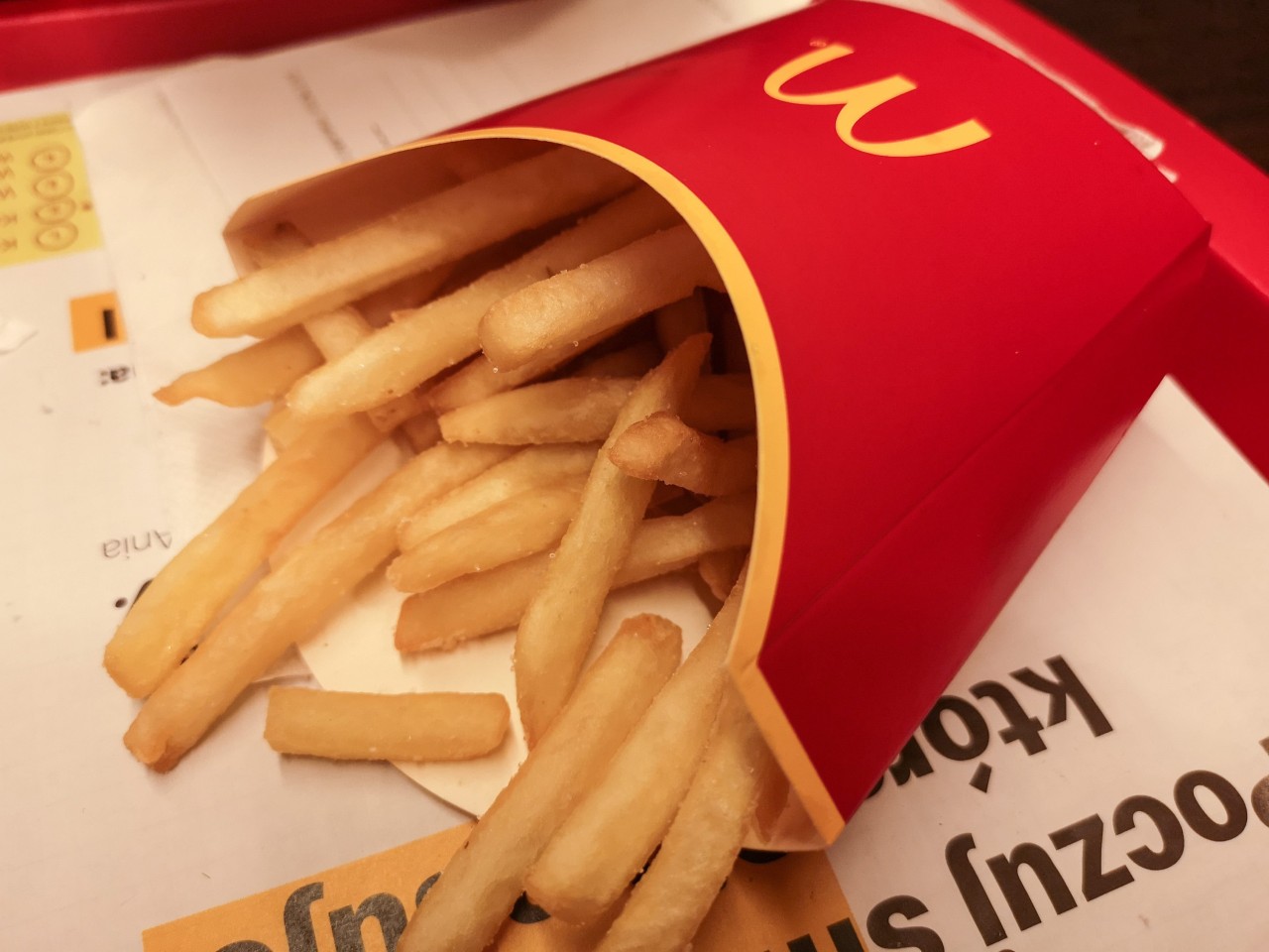 McDonald's: Mit diesem Trick hältst du deine Pommes länger warm. (Symbolbild)