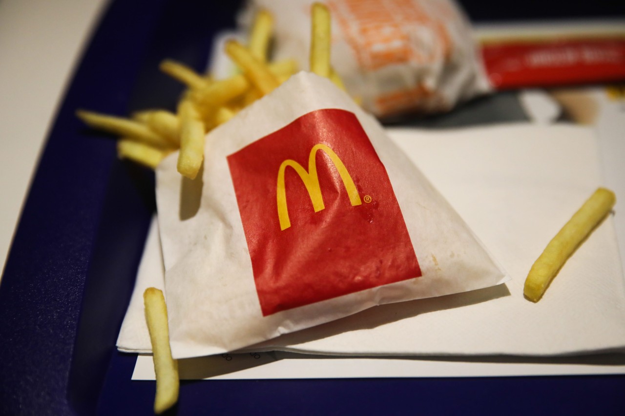 Dank eines einfachen Tricks bleiben deine Pommes bei McDonald's knusprig. (Archiv)