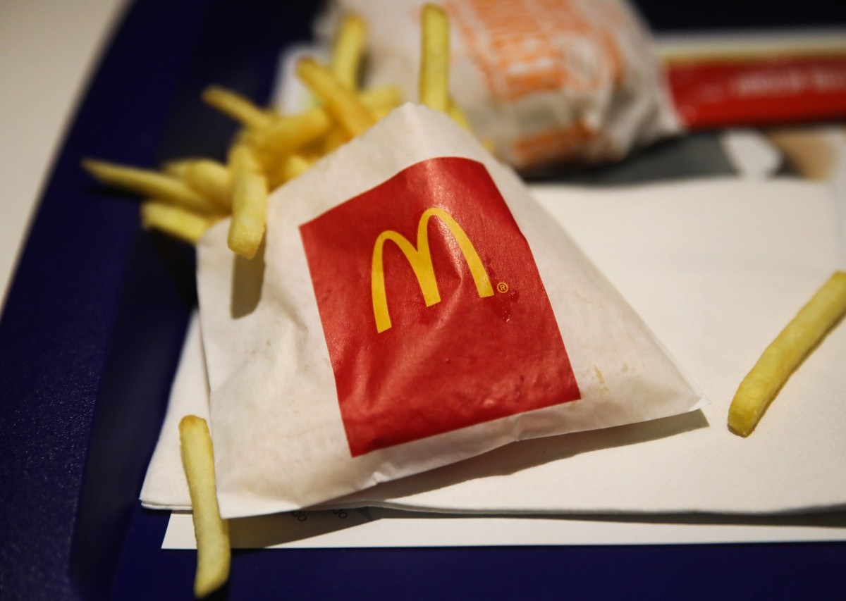 Dank eines einfachen Tricks bleiben deine Pommes bei McDonald's knusprig. (Archiv), Zum Menü bei McDonald's gehören die Fritten immer dazu. (Archiv),