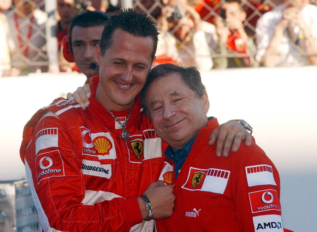 Michael Schumacher und Jean Todt arbeiteten jahrelang zusammen bei Ferrari und wurden dort gute Freunde.