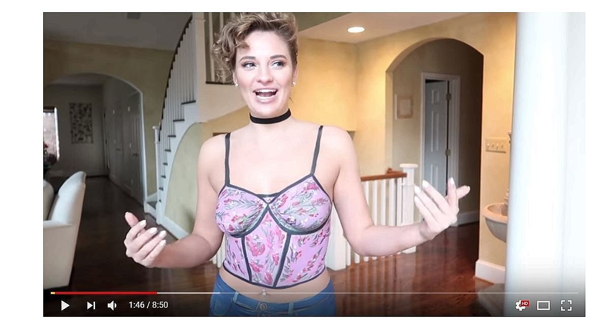 model-goes-on-tinder-date-wearing-only-body-paint-youtube_2018-02-26_17-49-32~c7ad3a12-5405-4697-b3aa-fe856c1e4612-076.jpg