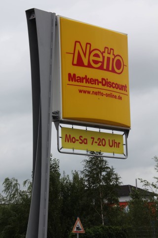 Netto in Mülheim: Ein Unbekannter hat zwei Mitarbeiter leicht verletzt. (Archiv)