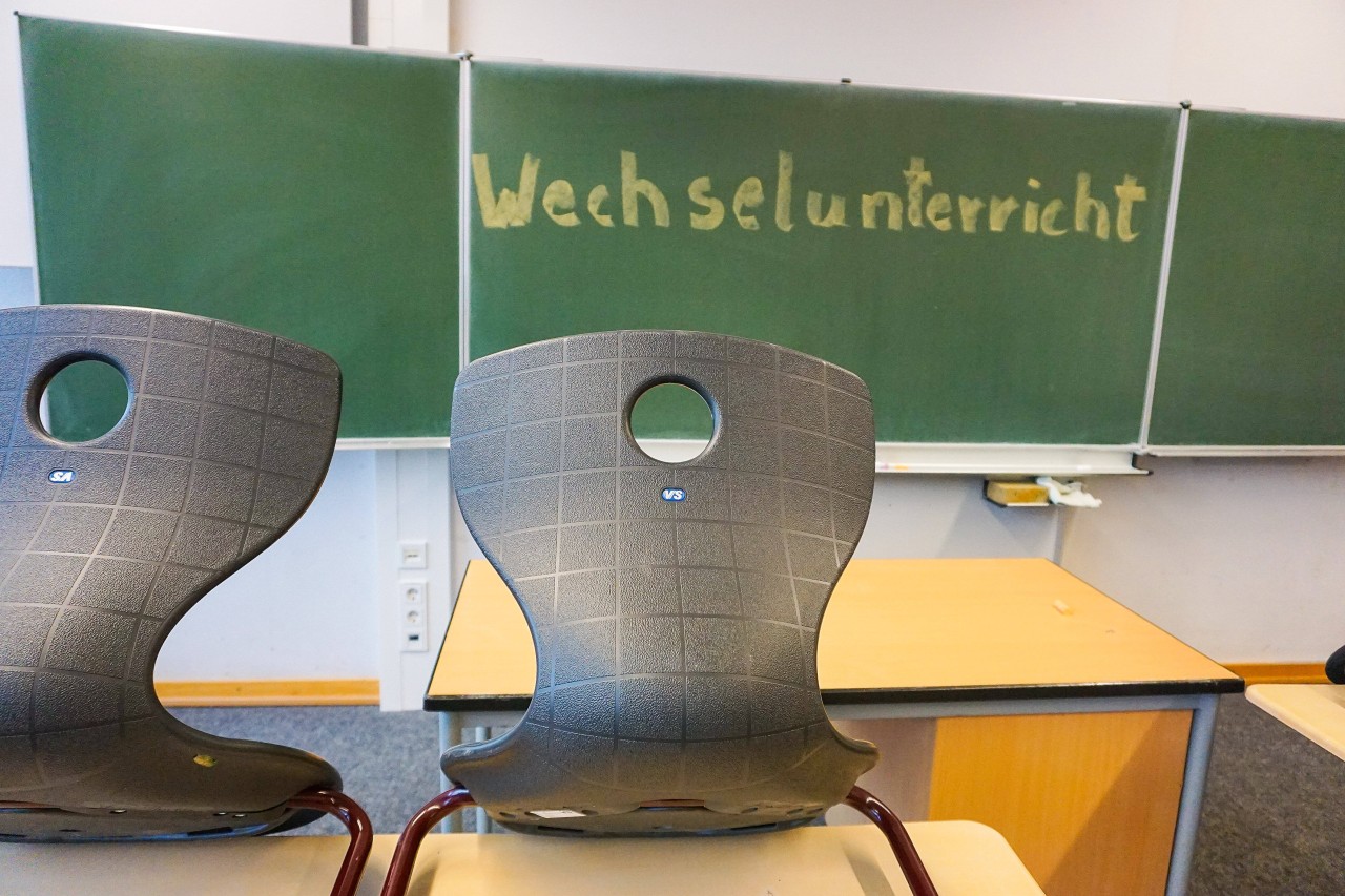 Was denken die Eltern in NRW über die Rückkehr zum Wechselunterricht? (Symbolbild)