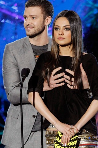 Im Film waren Mila Kunis und Justin Timberlake "Freunde mit gewissen Vorzügen". Jetzt spekulieren US-Medien über eine Beziehung der 28-Jährigen mit Schauspielkollege Ashton Kutcher.