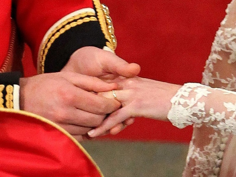 ... William, der Sohn von Prinz Charles und der verstorbenen Prinzessin Diana, und seine langjährige Lebensgefährtin Kate am 29. April heirateten. Rund eine Million ...
