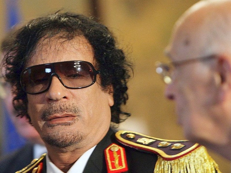 Am 17. März standen die Truppen von Machthaber Muammar Gaddafi vor der Rebellenhochburg Bengasi; einen Tag ...