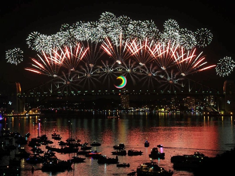 ...sind ebenso früh dran. In der australischen Metropole Sydney wird Schlag Mitternacht ein riesiges Feuerwerk über dem Hafen gezündet. Am Neujahrstag...
