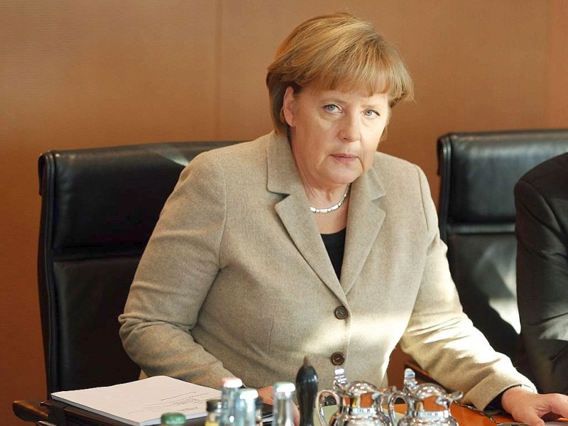 Bundeskanzlerin Angela Merkel (CDU) spricht Wulff am 14. Dezember volles Vertrauen aus. Zugleich wird bekannt, dass Wulff die Hilfe der Geerkens auch in Anspruch nahm, als er den Privat- durch einen Bankkredit ablöste...