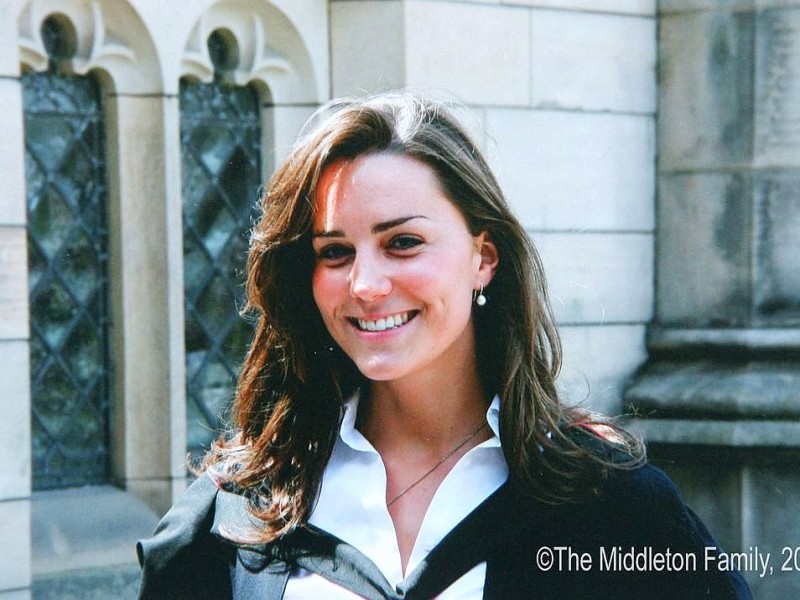 ...Bildern: Dieses Foto zeigt Kate im Jahr 2005 als frischgebackene Absolventin der schottischen Universität St. Andrews. Im Studium lernten sich...