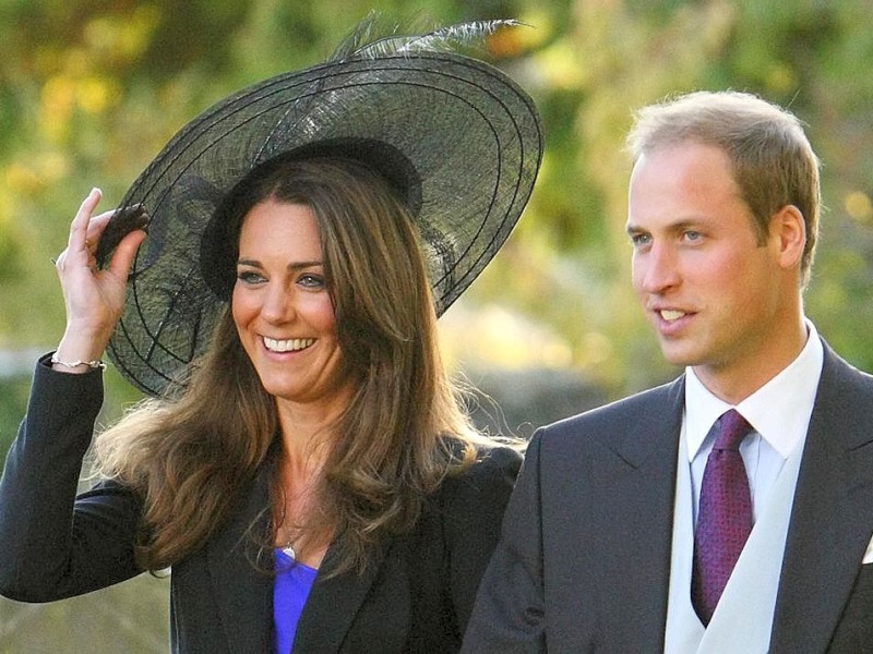 ...besuchten Prinz William and Kate Middleton im November 2010 die Hochzeit ihrer Freunde Harry Mead und Rosie Bradford. Noch im gleichen Monat...
