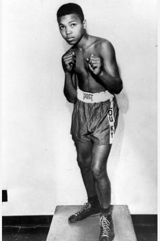 1954: Zum Zeitpunkt dieser Aufnahme hört der Boxer noch auf den Namen Cassius Clay. (AP Photo/File)