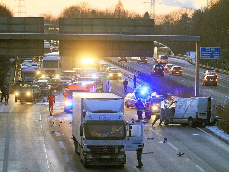 Verkehrsunfall auf der A2, unmittelbar vor dem Kamener Kreuz in Fahrtrichtung Hannover.
