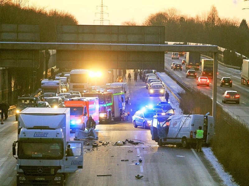 Verkehrsunfall auf der A2, unmittelbar vor dem Kamener Kreuz in Fahrtrichtung Hannover.