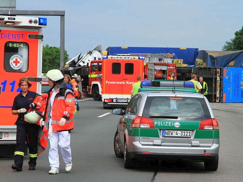 Unfall auf der A2, hinter der Anschlussstelle Berkamen/Kamen in Richtung Kamener Kreuz. Foto: Dietmar Wäsche