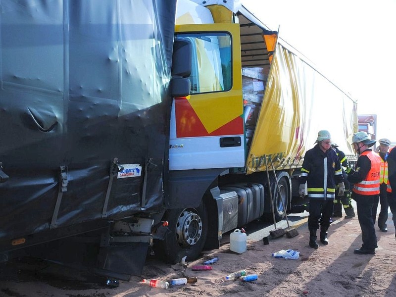 Aus noch ungeklärter Ursache kam es am heutigen Dienstagmorgen gegen 6.25 Uhr zu einem Unfall mit Beteiligung von sieben Fahrzeugen auf der A2 von Hamm in Fahrtrichtung Oberhausen.