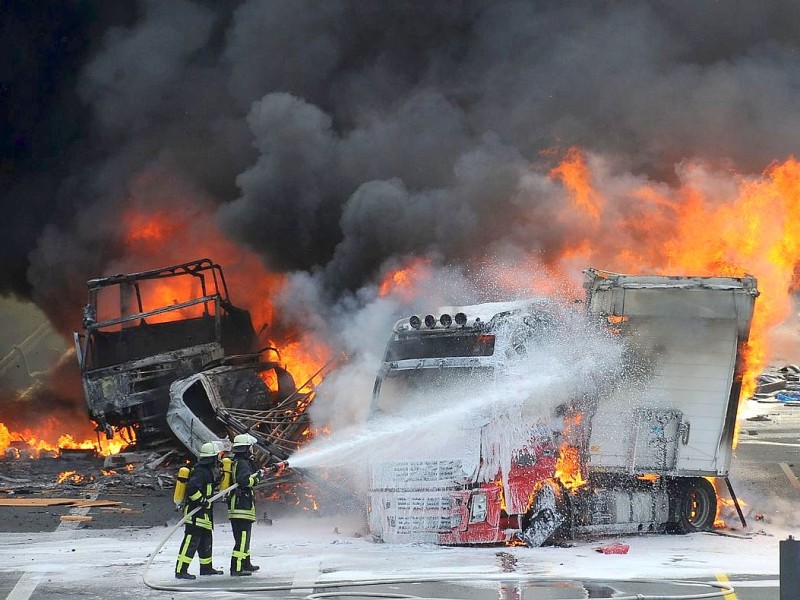 Schwerer Unfall auf der A2 vor dem Kamener Kreuz!!!Foto ist Honorarpflichtig!!!