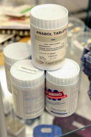 Besonders gefährlich: Tabletten zur Leistungssteigerung, sogenannte Anabolika.