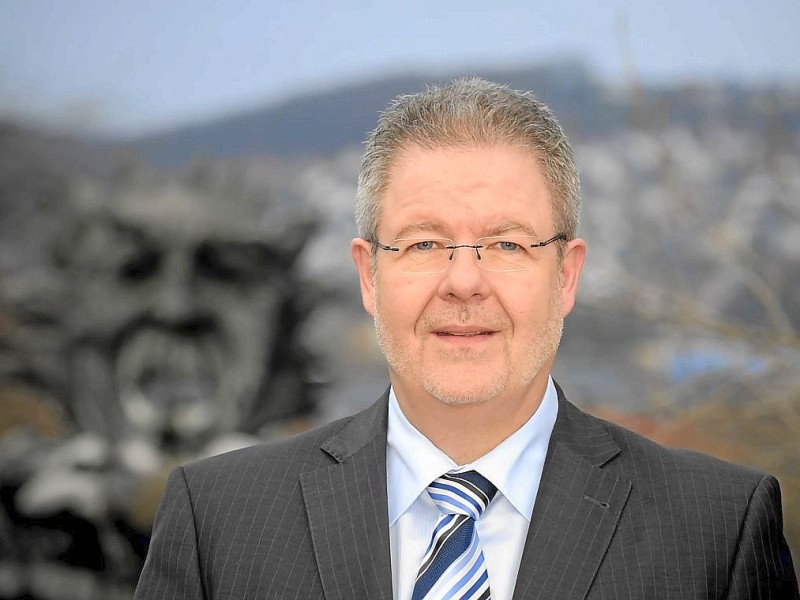Als Chef der Luise-Albertz-Halle bekommt Jörn Raith jährlich  83.000 Euro überwiesen.Foto: Theo Schmettkamp