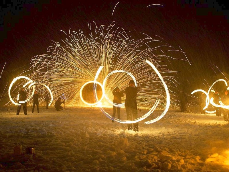 ...Winternacht setzen die Menschen in Huddersfield auf Fackeln. Damit begehen sie das Imbolc-Fest, eine heidnische Feier, die den Zeitpunkt genau zwischen Winter- und Sommersonnwende markiert.