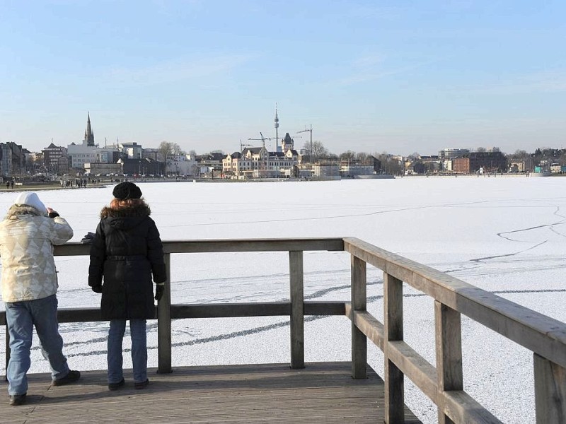 ... Phoenixsee in Dortmund aus. So gerne Menschen den Winter genießen, es stellt sich doch die Frage: