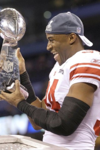 New York Giants defensive back Terrell Thomas holds the Vince Lombardi Trophy while celebrating his team's 21-17 win over the New England Patriots in the NFL Super Bowl XLVI football game, Sunday, Feb. 5, 2012, in Indianapolis.(AP Photo/David J. Phillip)