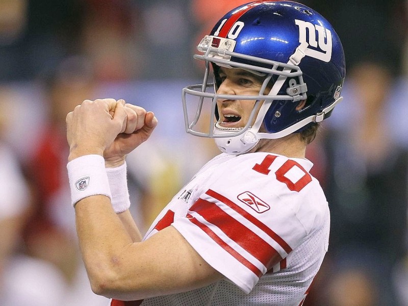 New York Giants quarterback Eli Manning reacts in the closing minutes of the NFL Super Bowl XLVI football game against the New England Patriots, Sunday, Feb. 5, 2012, in Indianapolis. The Giants won 21-17. (AP Photo/Paul Sancya)